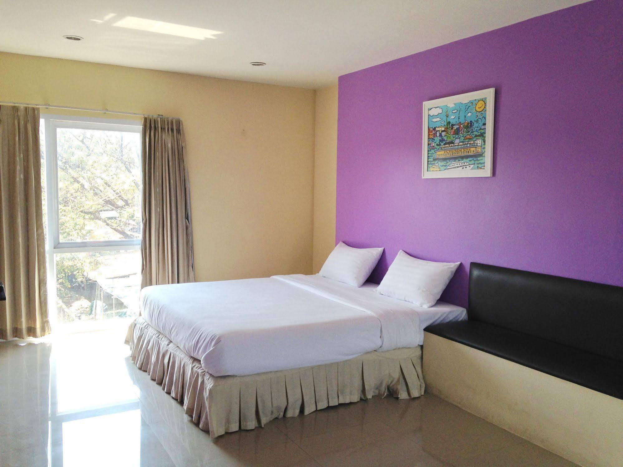 C2 Residence Lampang Bagian luar foto