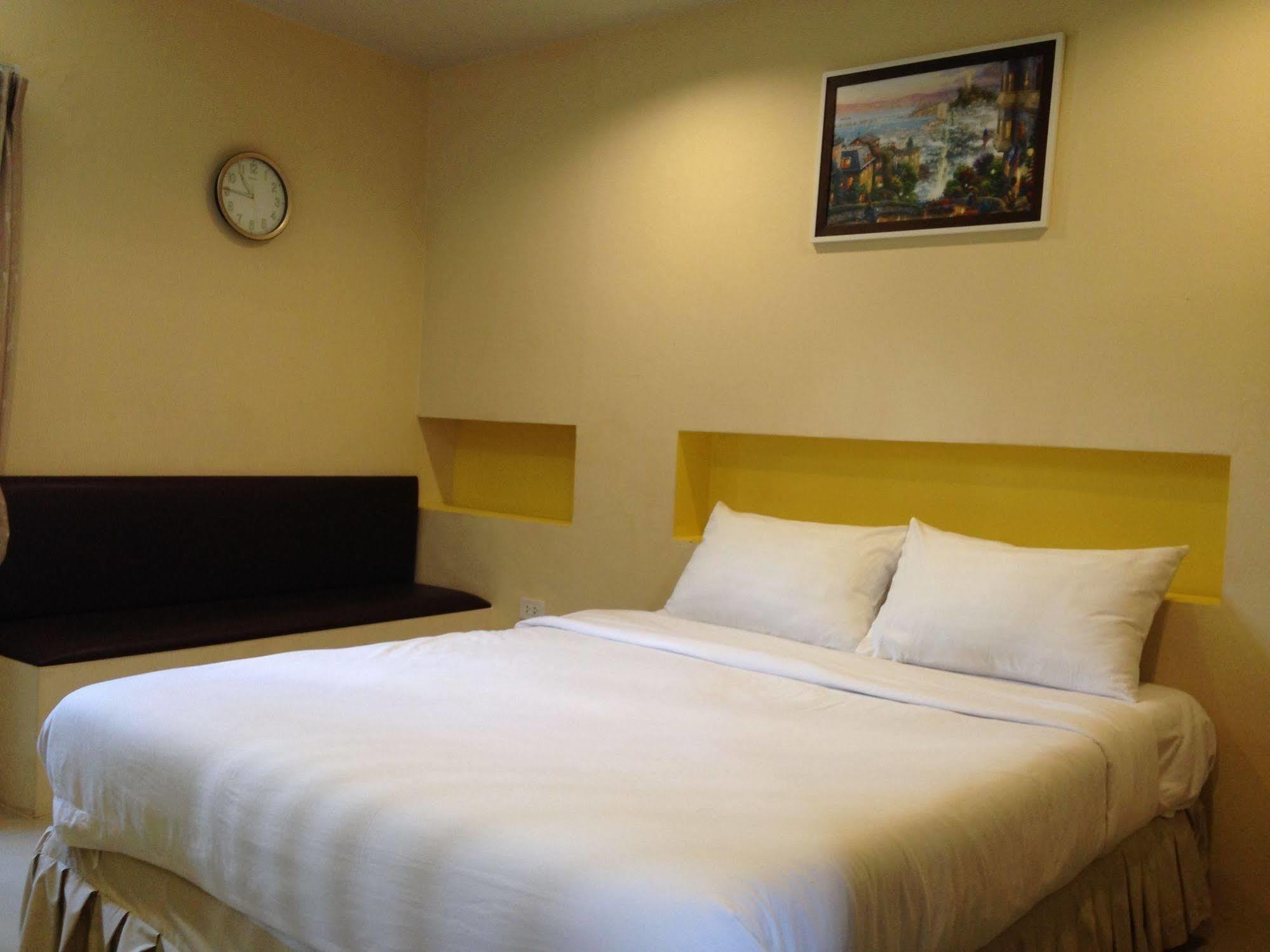 C2 Residence Lampang Bagian luar foto