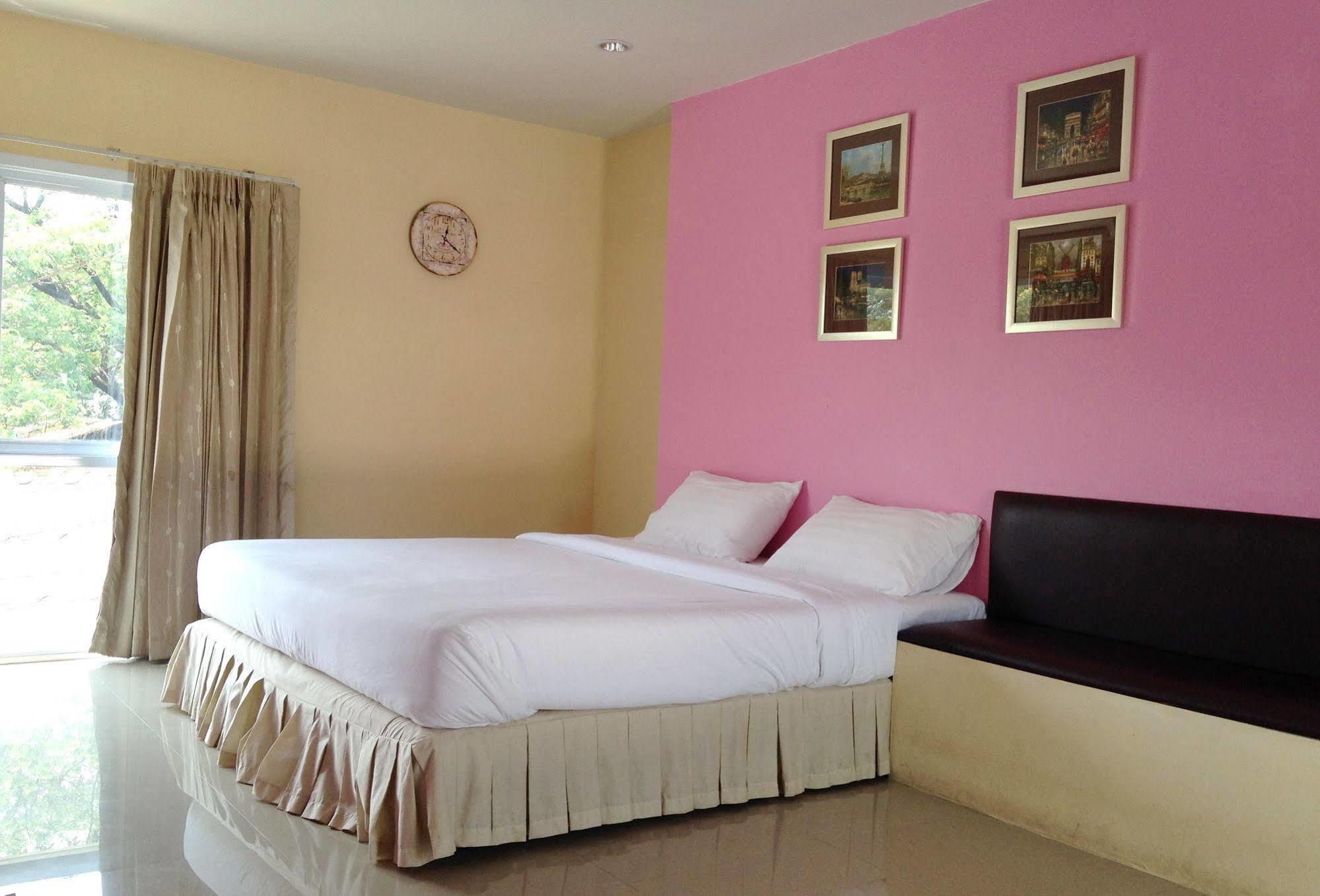 C2 Residence Lampang Bagian luar foto
